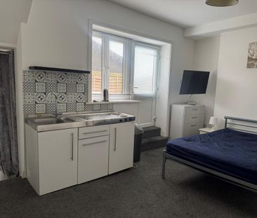 1 bedroom flat to rent - Photo 4