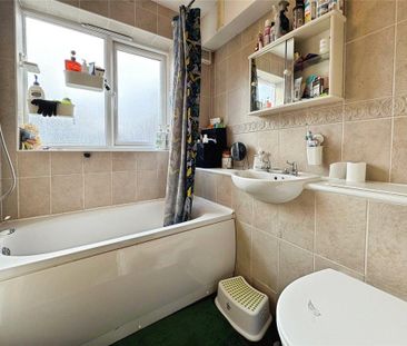 2 bedroom maisonette to rent - Photo 3