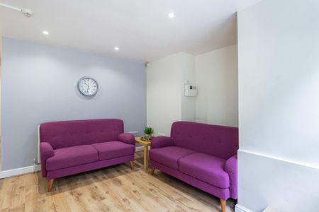 Flat 1, 5 WINSTANLEY TERRACE Leeds - LS6 1DS - Photo 2