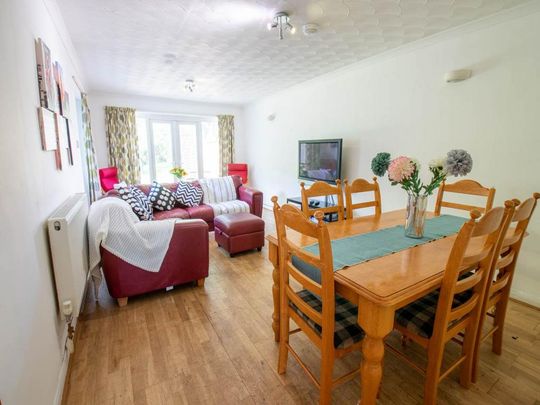 6 bedroom house to rent - Photo 1