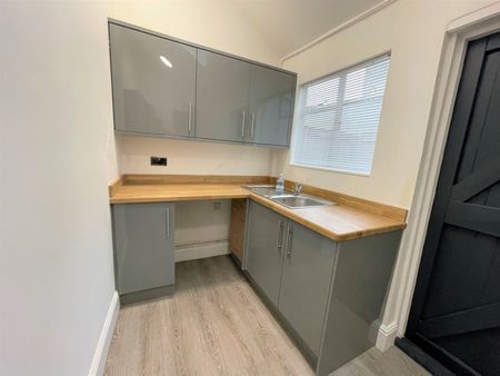 Upper High Street, Taunton, Somerset - Photo 2