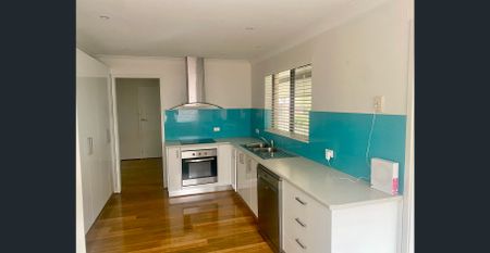 Modern Living in North Cowra - Photo 2