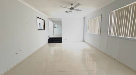 Spacious 3-Bedroom Home in a Quiet Location - Photo 3