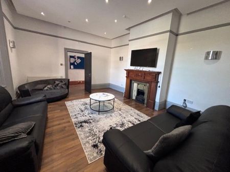 8 bedroom terraced house to rent - Photo 2