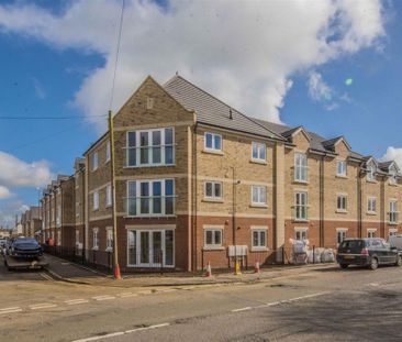 2 bed Apartment To Let - Photo 6