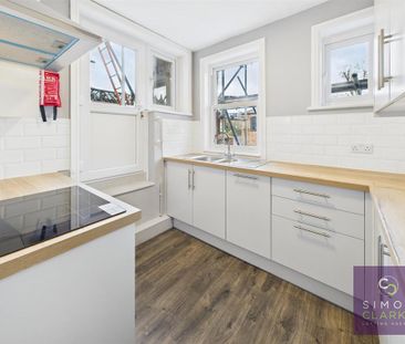 3 bedroom flat to rent - Photo 6