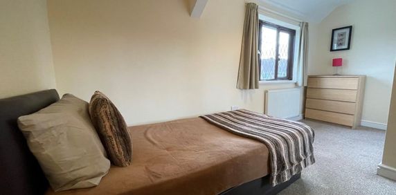 1 bedroom in a house share to rent - Photo 2