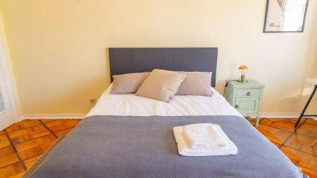 Room in a shared 6-bedroom apartment for rent in Lisbon - Foto 4