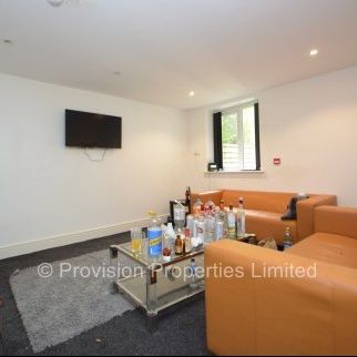 8 Bed 8 En-suite Student House - Photo 1