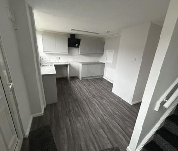 3 bedroom character property to rent - Photo 5