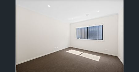 Brand New 4 Bedroom Home — 4 Tomatina Way, Berwick VIC 3806 - Photo 4