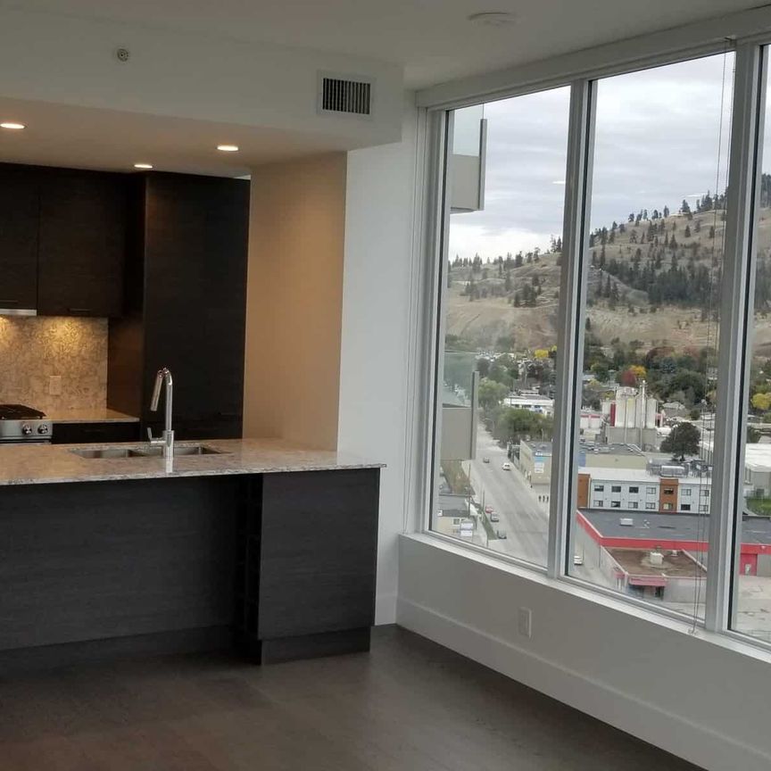 One Water epic views 2 Bed 2bath on 16th floor with windowed living room - Photo 1