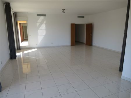 Location Appartement 4 pièces 122m² - Photo 2