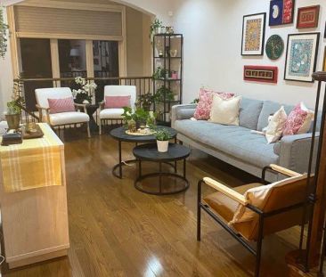 Condo Townhouse For Lease | W9234391 - Photo 2