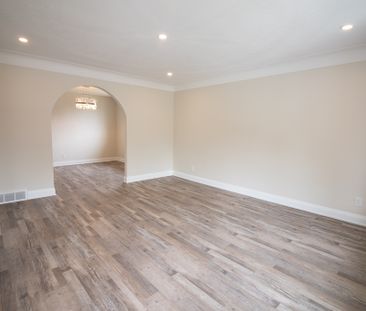 **STUNNING** 3 Bedroom Main Unit in Hamilton!! - Photo 6