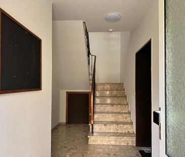 Gemütliche 2ZKB Dachgeschosswohnung mit EBK & Balkon in zentraler S... - Foto 1