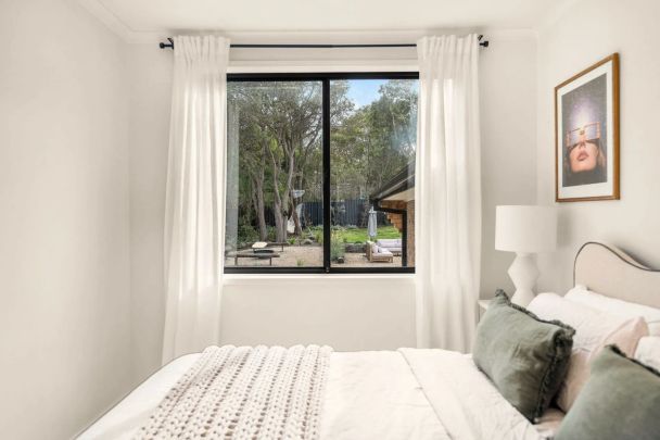 Come for the views, stay for the captivating design - Photo 1