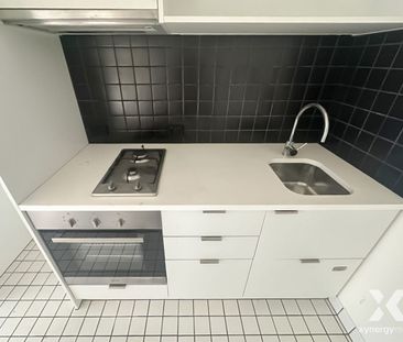 Modern 1 Bedroom Apartment in the Heart of Melbourne CBD - Photo 1