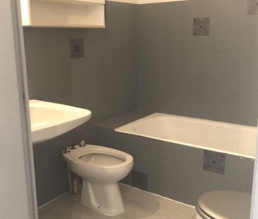 Appartement - 2 pièces - 50,46 m² - Saint-Étienne - Photo 4