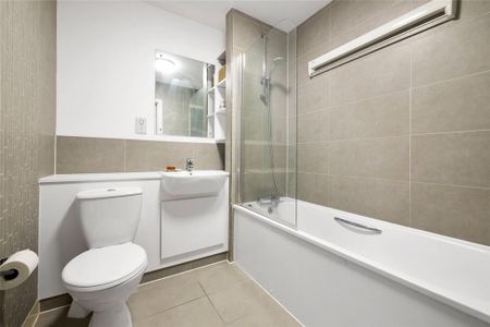 2 Bed Flat, Goodchild Road, N4 - Photo 2