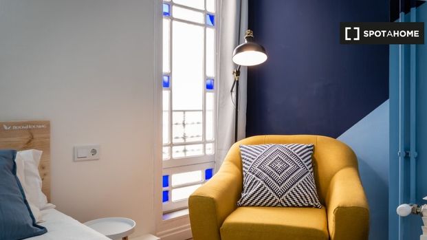 barcelona, Catalonia 08010 - Photo 1