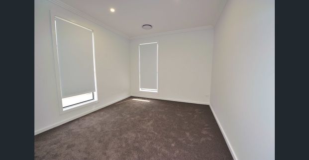 Brand-New 5-Bedroom Townhouse in St Marys – Space for the Whole Family! - Photo 1