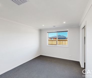 2 Octagonal Street, Cranbourne East - Photo 5