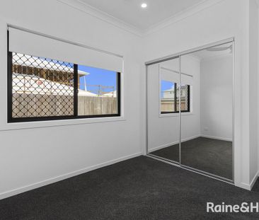 FAMILY HOME IN SHORELINE ESTATE - **BREAK LEASE** - Photo 5