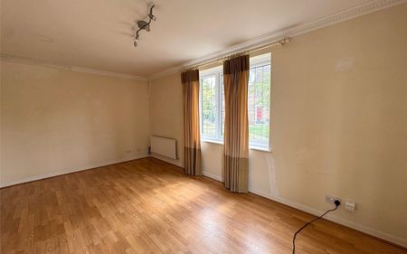 Stafford Square, Rosslyn Park, Weybridge, Surrey, KT13 - Photo 2
