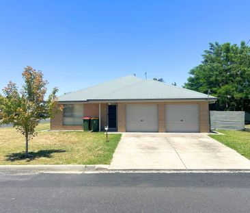 Modern 3-Bedroom Home in Eglinton - Photo 1