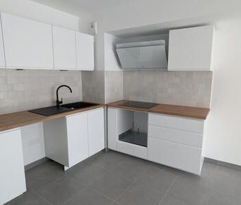 Location Appartement 3 pièces 68m² ISTRES 13800 - Photo 4