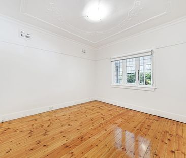 SPACIOUS SEMI-DETACHED HOUSE - Photo 6