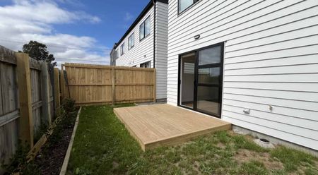 garage middle unit brand new - Photo 5