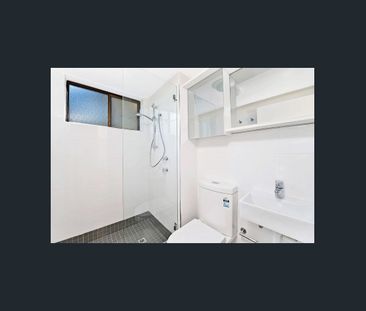 BRIGHT, COMFORTABLE & CONVENIENT - Photo 4