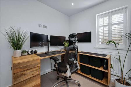 A spacious two bedroom two bathroom apartment in the centre of Guildford, finished to an exceptional standard. - Photo 5