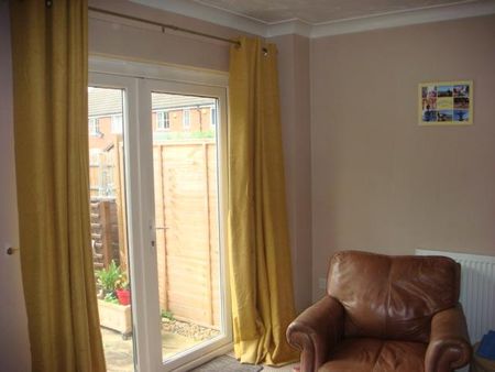 2 bedroom terraced house to rent - Photo 2