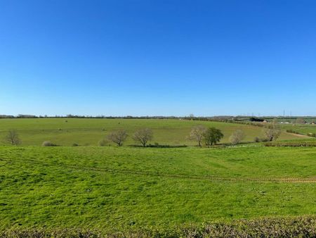 4 bedroom detached house to rent - Photo 2