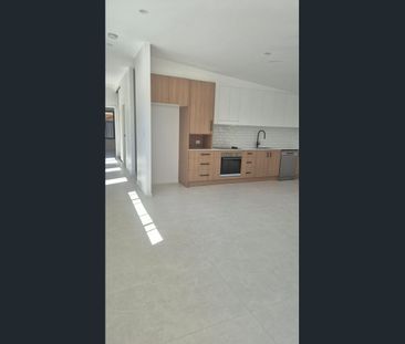 Spacious & Modern 2-Bedroom Granny Flat in Prime Nerang Location - Photo 3
