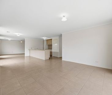 SPACIOUS FAMILY HOME IN PRIME ALFREDTON LOCATION - Photo 2
