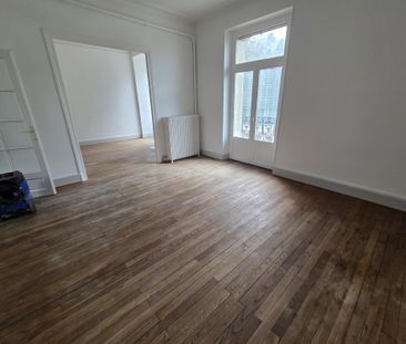 Location Appartement 5 pièces 101m² LE CREUSOT 71200 - Photo 2