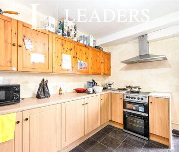 4 bedroom terraced house to rent - Photo 3