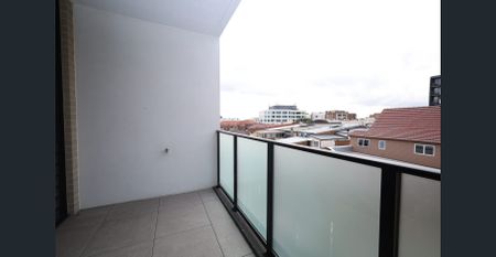 Spacious & Convenient & Furnished - Photo 5