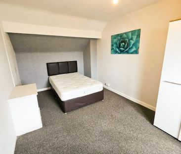 4 bedroom terraced house to rent - Photo 3