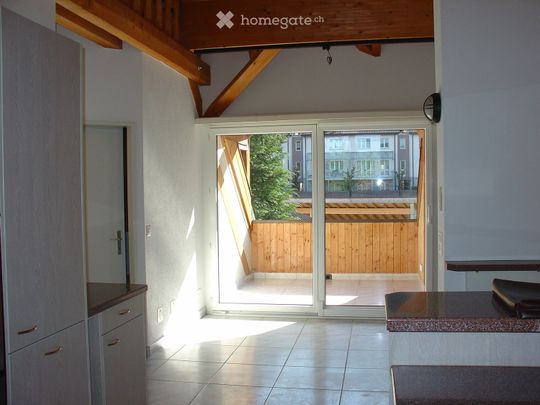 Schöne, ruhige 3.5 Zi-Dachwohnung, Bus/Bahn/Einkaufen in 5-10 Gehminuten erreichbar - Foto 1
