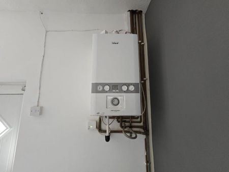 2 bedroom terraced house to rent - Photo 4