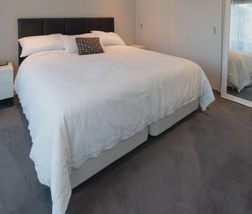 Stunning Fully Furnished Apartment in Viaduct Point - Photo 3