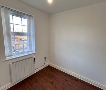 4 bedroom end of terrace house to rent - Photo 4