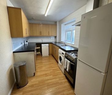 Room in a Shared Flat, The Homestead, N11 - Photo 2