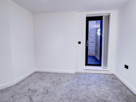 2 BED Apartment To rent - Photo 2