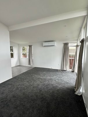 Home in the heart of Manurewa! - Photo 1